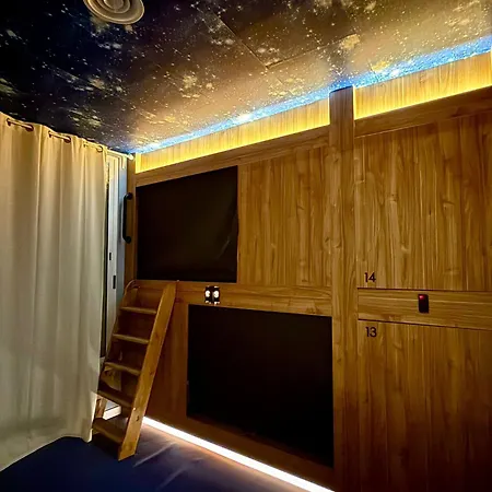 The Pod Joaquin Sorolla Capsule hotel